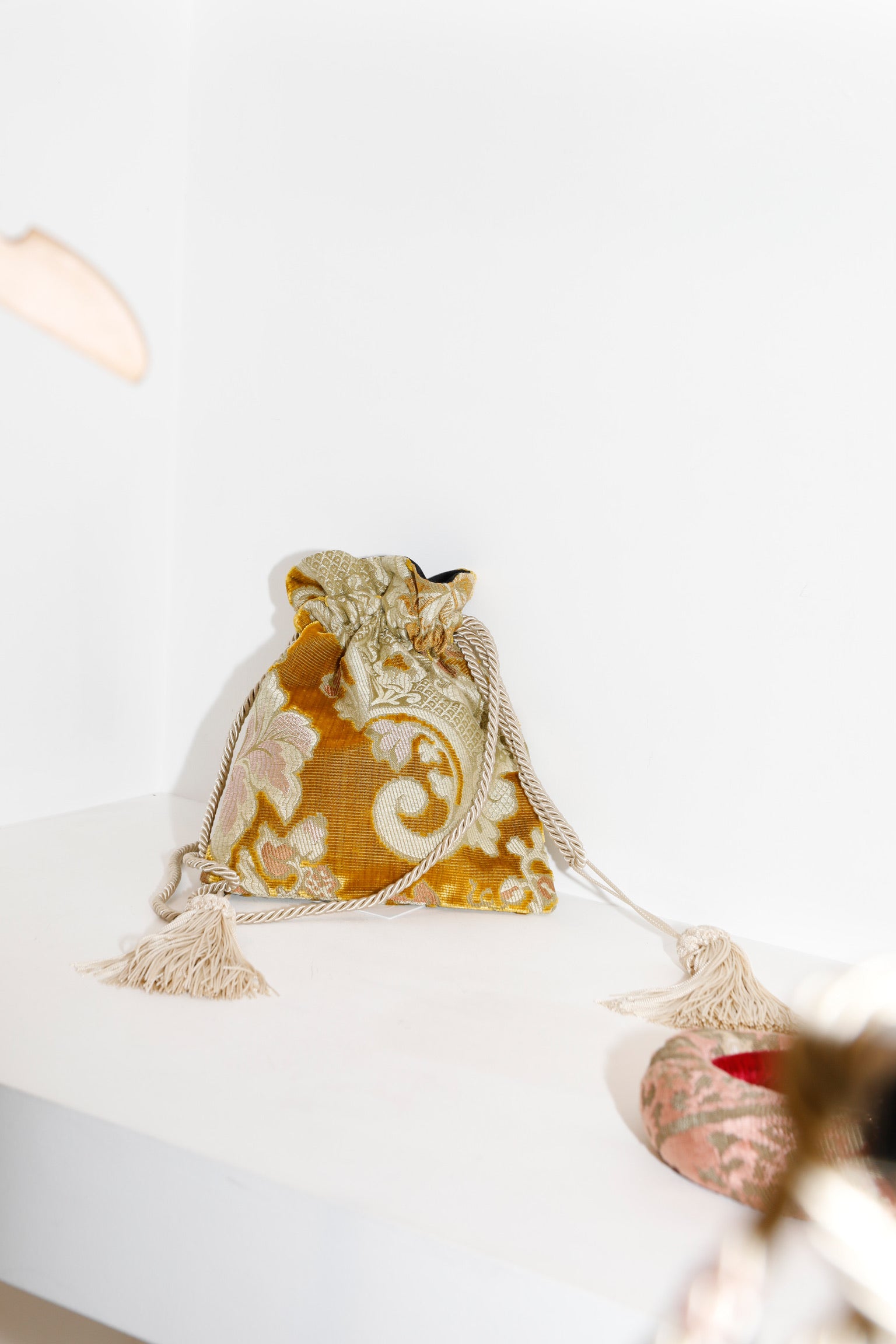 POWER POUCH - VENETIAN BROCADE - Gold