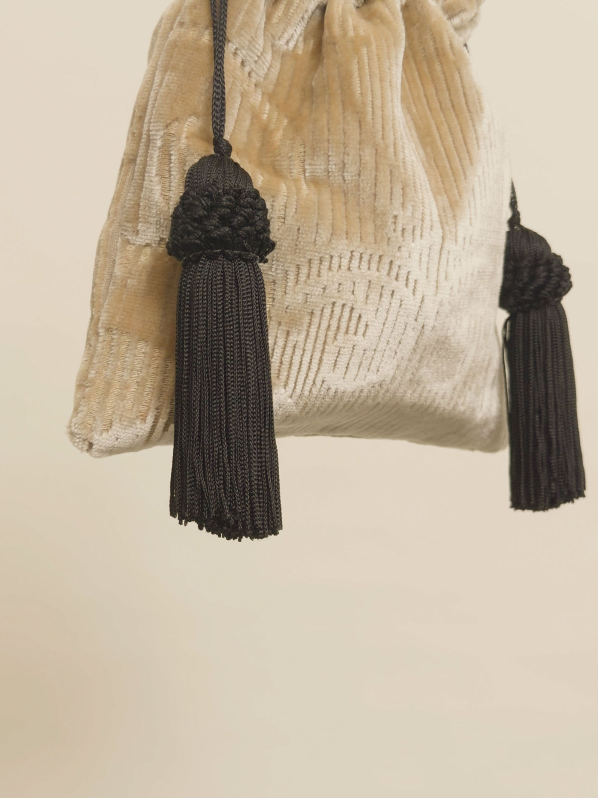 VENETIAN BROCADE POWER POUCH -Cream